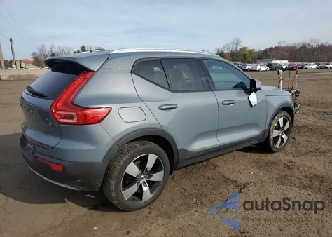 2020 Volvo Xc40 T5 Momentum z USA, uszkodzony, nr VIN YV4162UK5L2325825